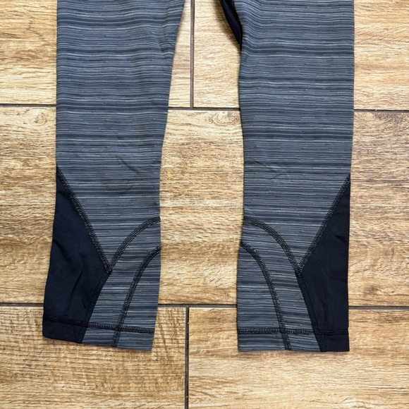 Lululemon Run Inspire Crop II Mesh Cyber Stripe Deep Coal Black Mesh Size 4 - Picture 7 of 15
